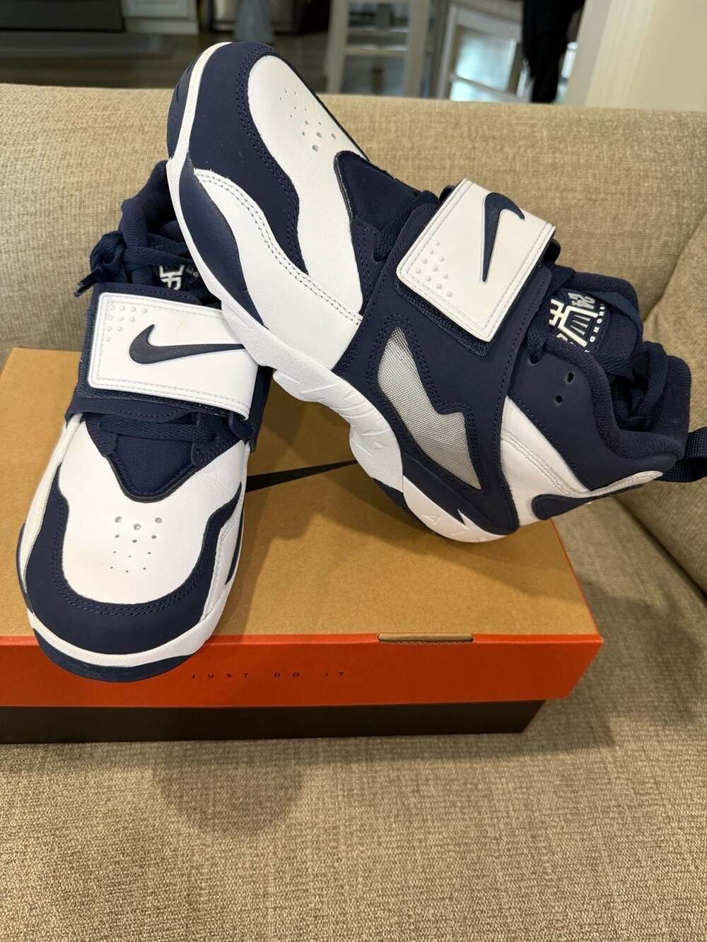 Nike Air Diamond Turf 'Cowboys' (2025 Retro) size 9m